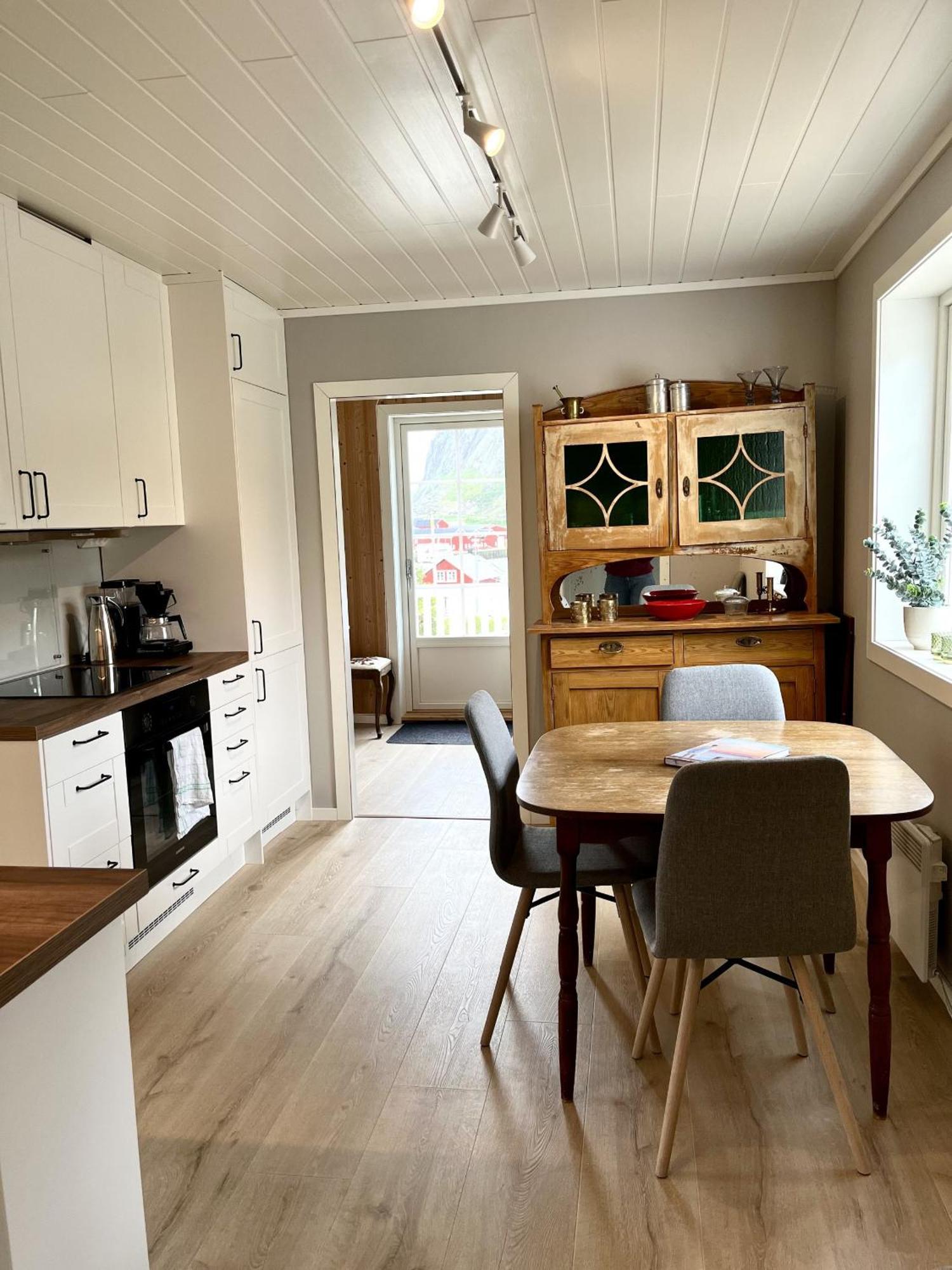 Koselig nyrestaurert hus med flott utsikt! Villa Reine Eksteriør bilde